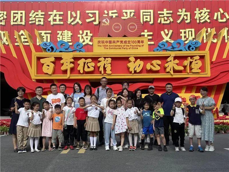 我发现自己有点喜欢女生的脚，这算正常吗？游戏画面